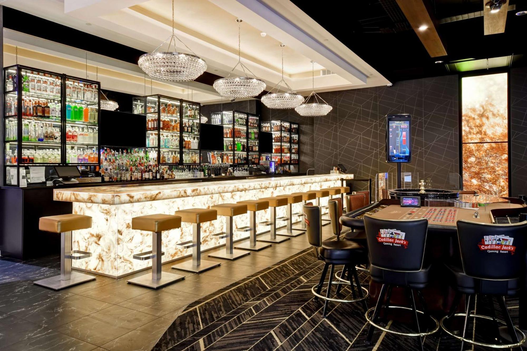 Doubletree By Hilton Deadwood At Cadillac Jack'S Экстерьер фото
